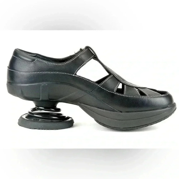 NWOT Z-Coil Heel Spur Pain Relief Shoe - Picture 1 of 11